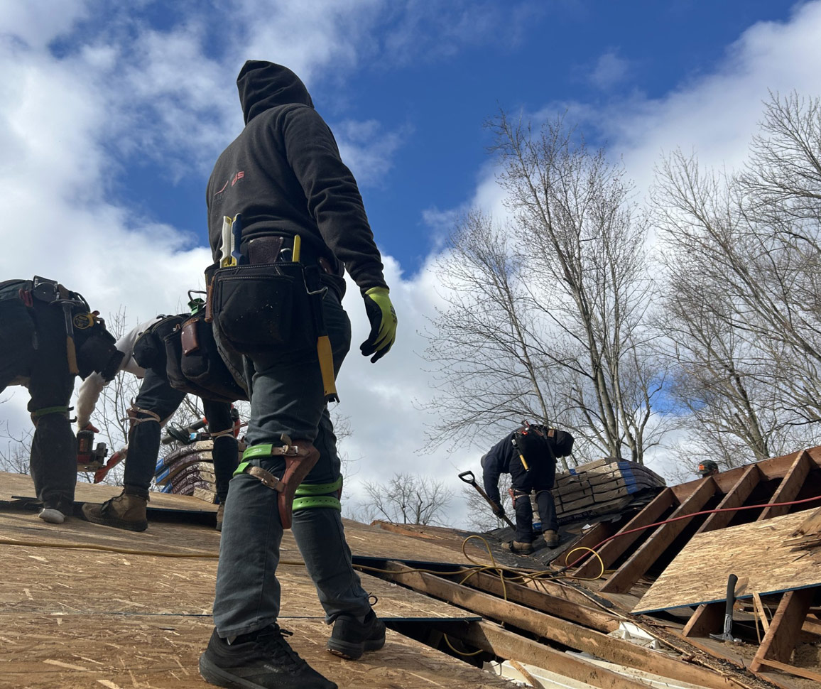 Our MIchigan-based roofing crew
